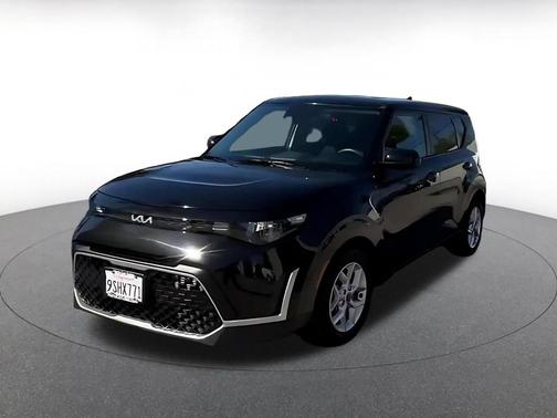 Fusion Black 2025 Kia Soul LX