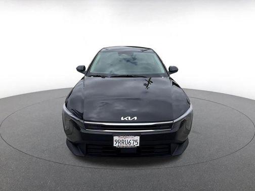 Aurora Black Pearl 2025 Kia K4 LXS