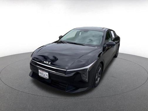 Aurora Black Pearl 2025 Kia K4 LXS