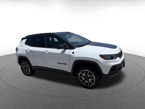 Bright White Clearcoat 2025 Jeep Compass Trailhawk