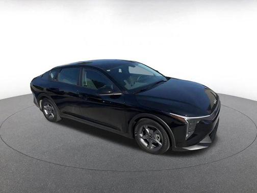 Aurora Black Pearl 2025 Kia K4 LXS