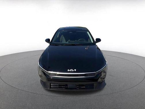 Aurora Black Pearl 2025 Kia K4 LXS