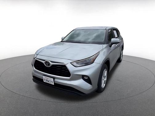 Celestial Silver Metallic 2025 Toyota Highlander LE