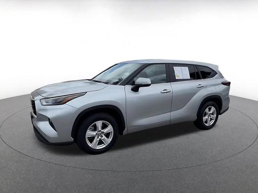 CELESTIAL SILVE 2025 Toyota Highlander LE