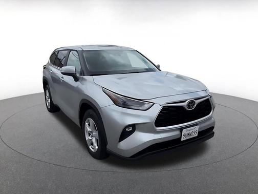 CELESTIAL SILVE 2025 Toyota Highlander LE