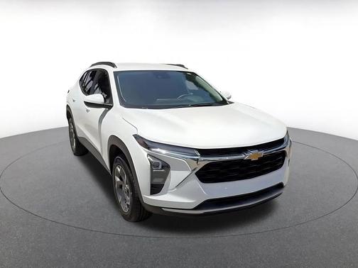 Summit White 2025 Chevrolet Trax LT