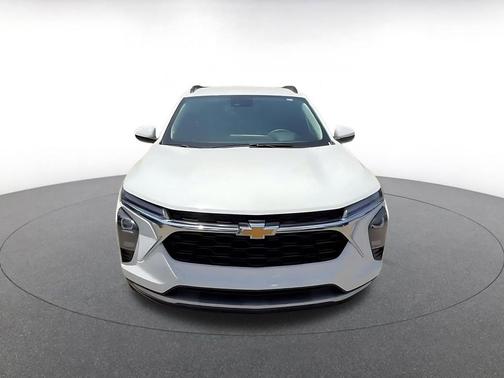 Summit White 2025 Chevrolet Trax LT