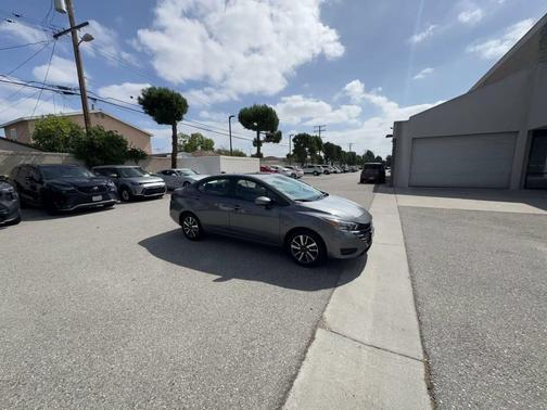 Gun Metallic 2025 Nissan Versa 1.6 SV