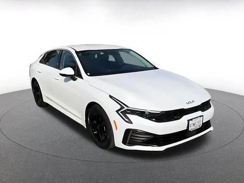 Snow White Pearl 2025 Kia K5 LXS