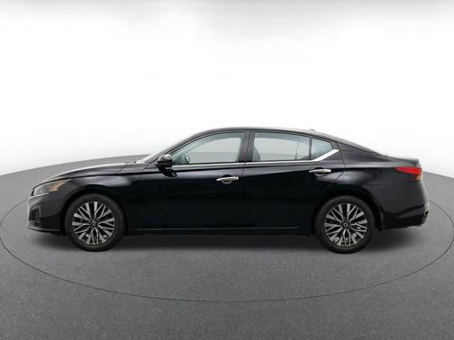 Super Black 2025 Nissan Altima SV FWD