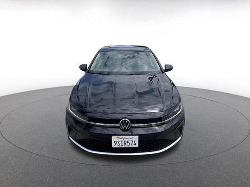 Deep Black Pearl 2025 Volkswagen Jetta 1.5T SE