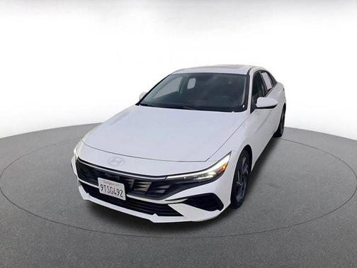 2025 Hyundai ELANTRA SEL