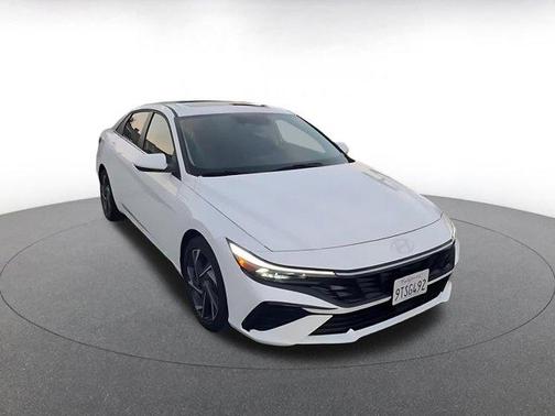 2025 Hyundai ELANTRA SEL