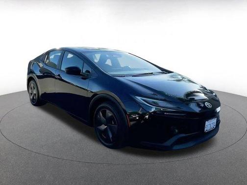 2025 Toyota Prius LE