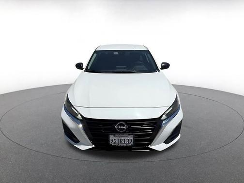 Glacier White 2025 Nissan Altima SV FWD