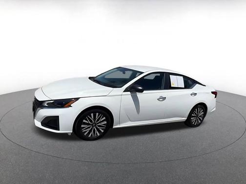 Glacier White 2025 Nissan Altima SV FWD