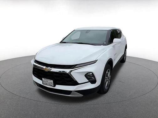 Summit White 2025 Chevrolet Blazer 2LT