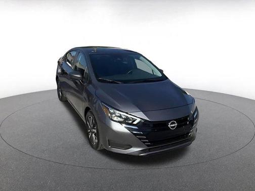 Gun Metallic 2025 Nissan Versa 1.6 SV