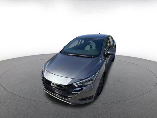 Gun Metallic 2025 Nissan Versa 1.6 SV