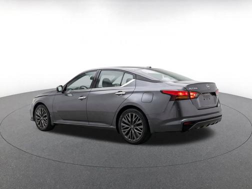 Gun Metallic 2025 Nissan Altima SV FWD