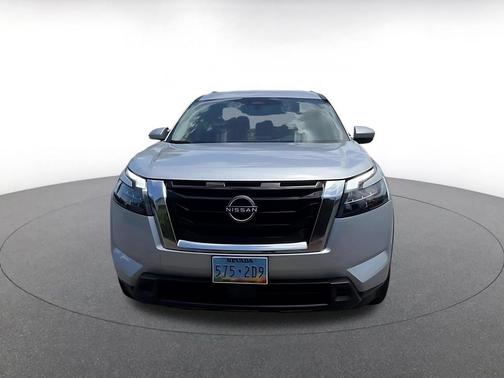 Brilliant Silver Metallic 2025 Nissan Pathfinder SV FWD
