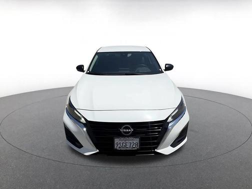 Glacier White 2025 Nissan Altima SV FWD