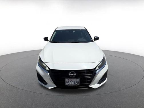 Glacier White 2025 Nissan Altima SV FWD