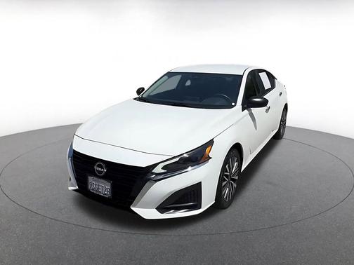 Glacier White 2025 Nissan Altima SV FWD