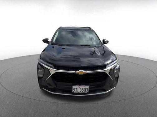 Mosaic Black Metallic 2025 Chevrolet Trax LT