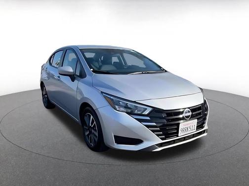 Brilliant Silver Metallic 2025 Nissan Versa 1.6 SV