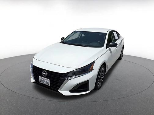 Glacier White 2025 Nissan Altima SV FWD