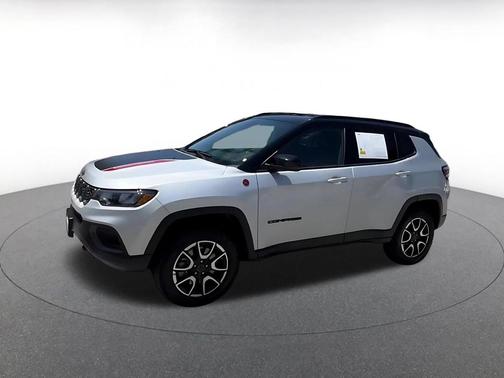 Silver Zynith Metallic Clearcoat 2025 Jeep Compass Trailhawk