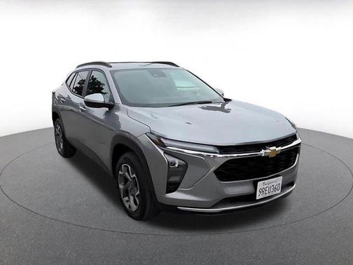 Sterling Gray Metallic 2025 Chevrolet Trax LT