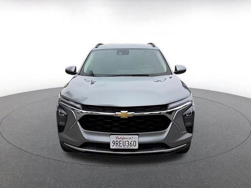 Sterling Gray Metallic 2025 Chevrolet Trax LT