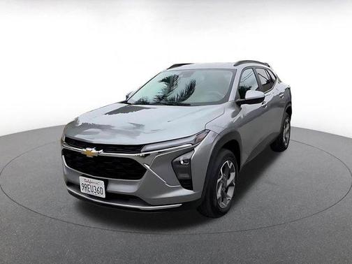 Sterling Gray Metallic 2025 Chevrolet Trax LT