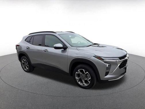 Sterling Gray Metallic 2025 Chevrolet Trax LT