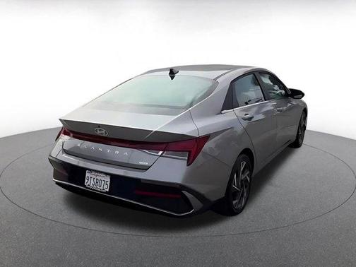 Fluid Metal 2025 Hyundai ELANTRA HEV Limited