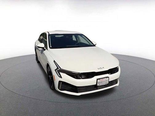 Snow White Pearl 2025 Kia K5 LXS