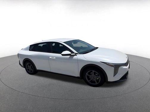 Snow White Pearl 2025 Kia K4 LXS