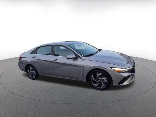 2025 Hyundai ELANTRA SEL