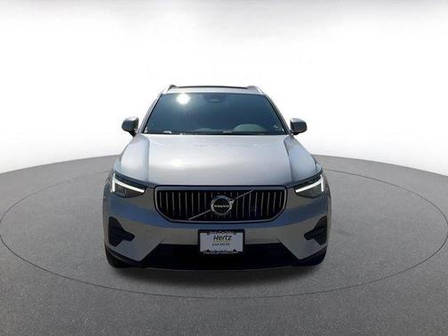2024 Volvo XC40 CORE
