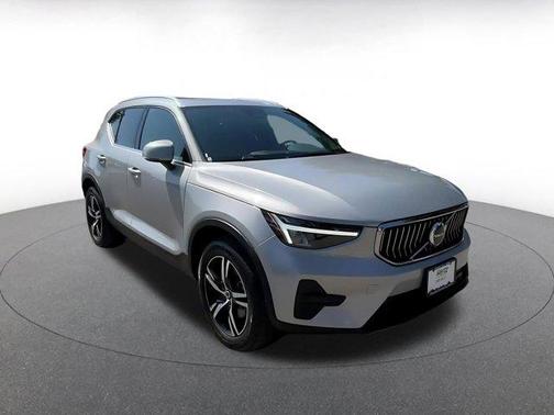 2024 Volvo XC40 CORE