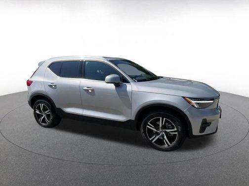 2024 Volvo XC40 CORE