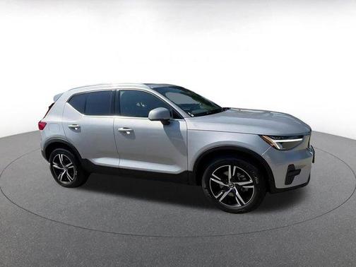 2024 Volvo XC40 CORE