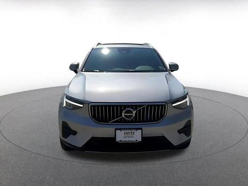 2024 Volvo XC40 CORE