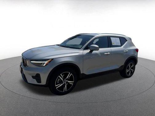 2024 Volvo XC40 CORE