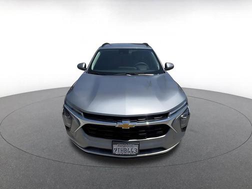 Sterling Gray Metallic 2025 Chevrolet Trax LT