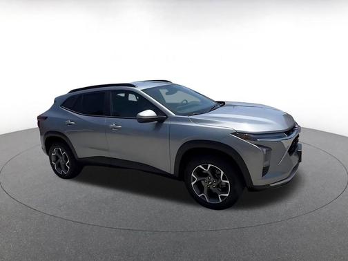 Sterling Gray Metallic 2025 Chevrolet Trax LT