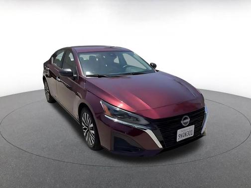 Garnet Pearl Metallic 2025 Nissan Altima SV FWD