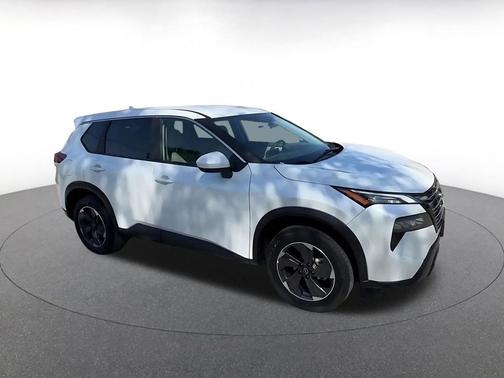 Everest White Pearl 2025 Nissan Rogue SV